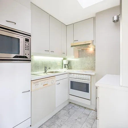 Apartment Plaza J2941 With A Large Balcony *